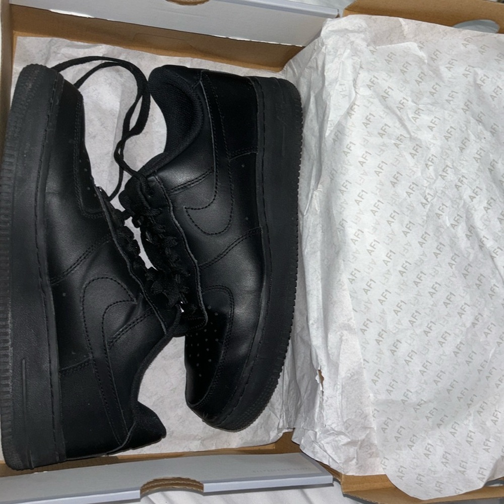 Women’s Nike Air Force 1’s ‘07 style